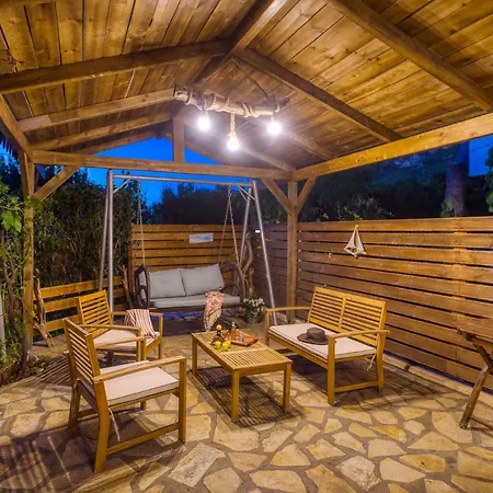 Christinas Apartman Ágios Matthaíos