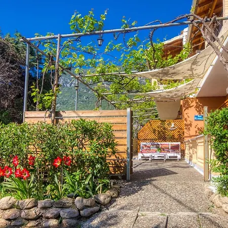 Christinas Apartman Ágios Matthaíos